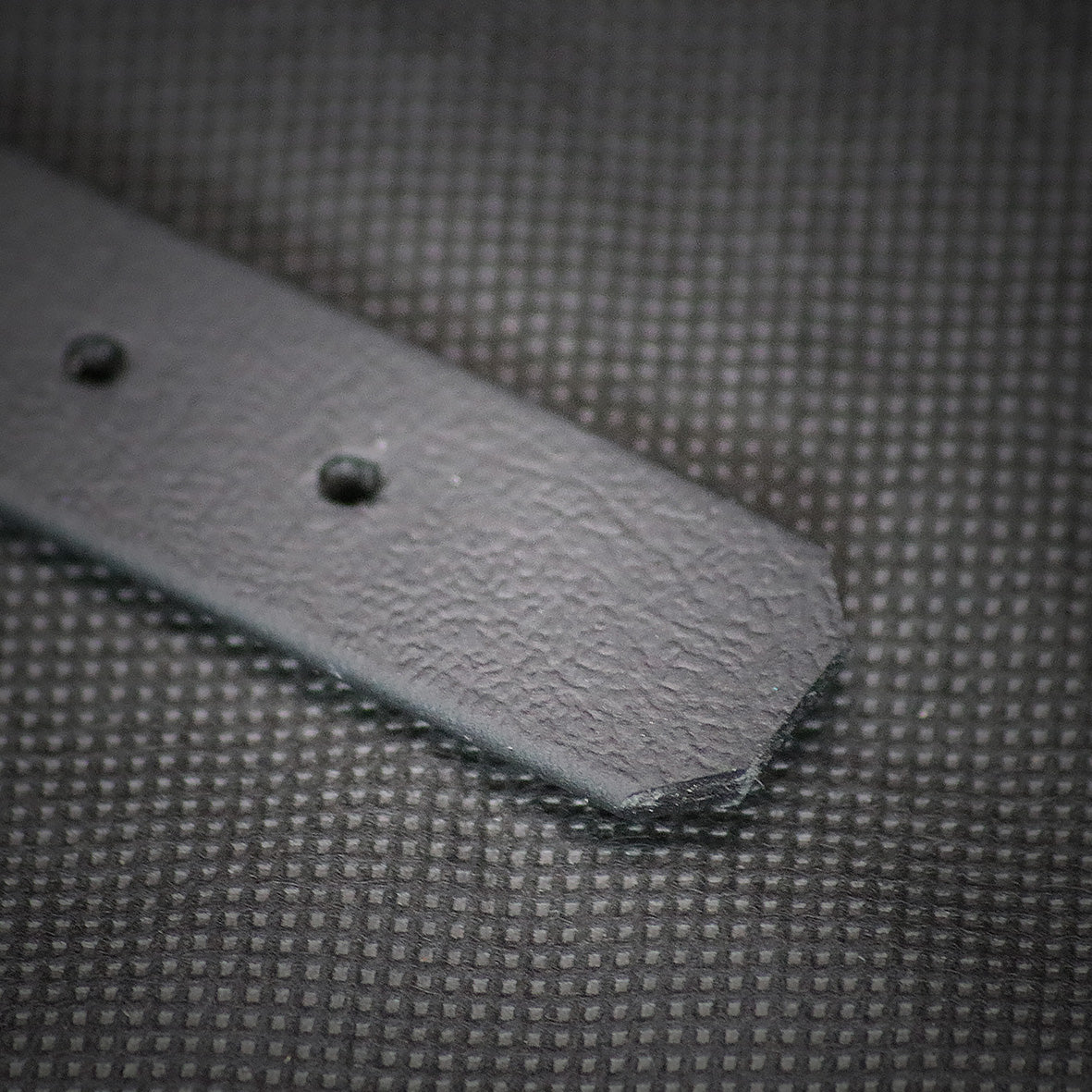 "SIXTYSIX" - Choker mit 6 mittelgroßen Nieten