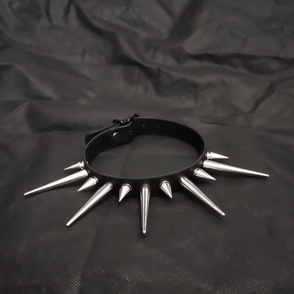 "SPIKE" - Choker mit 11 Nieten, 6 mittelgroß, 5 extra groß